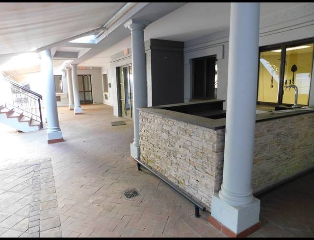 1,578M² OFFICE TO LET IN HYDE PARK